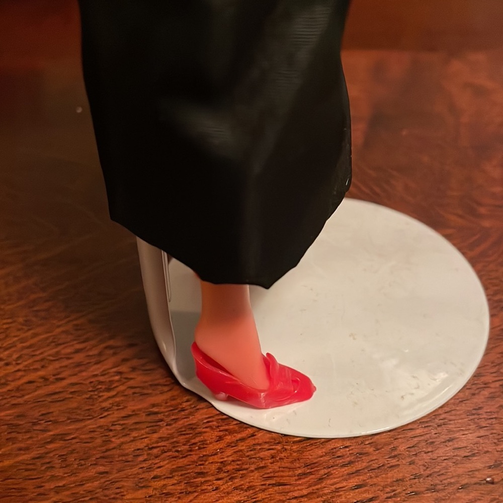 1980s Barbie wearing handmade outfit with real fur. - Picture 8 of 16